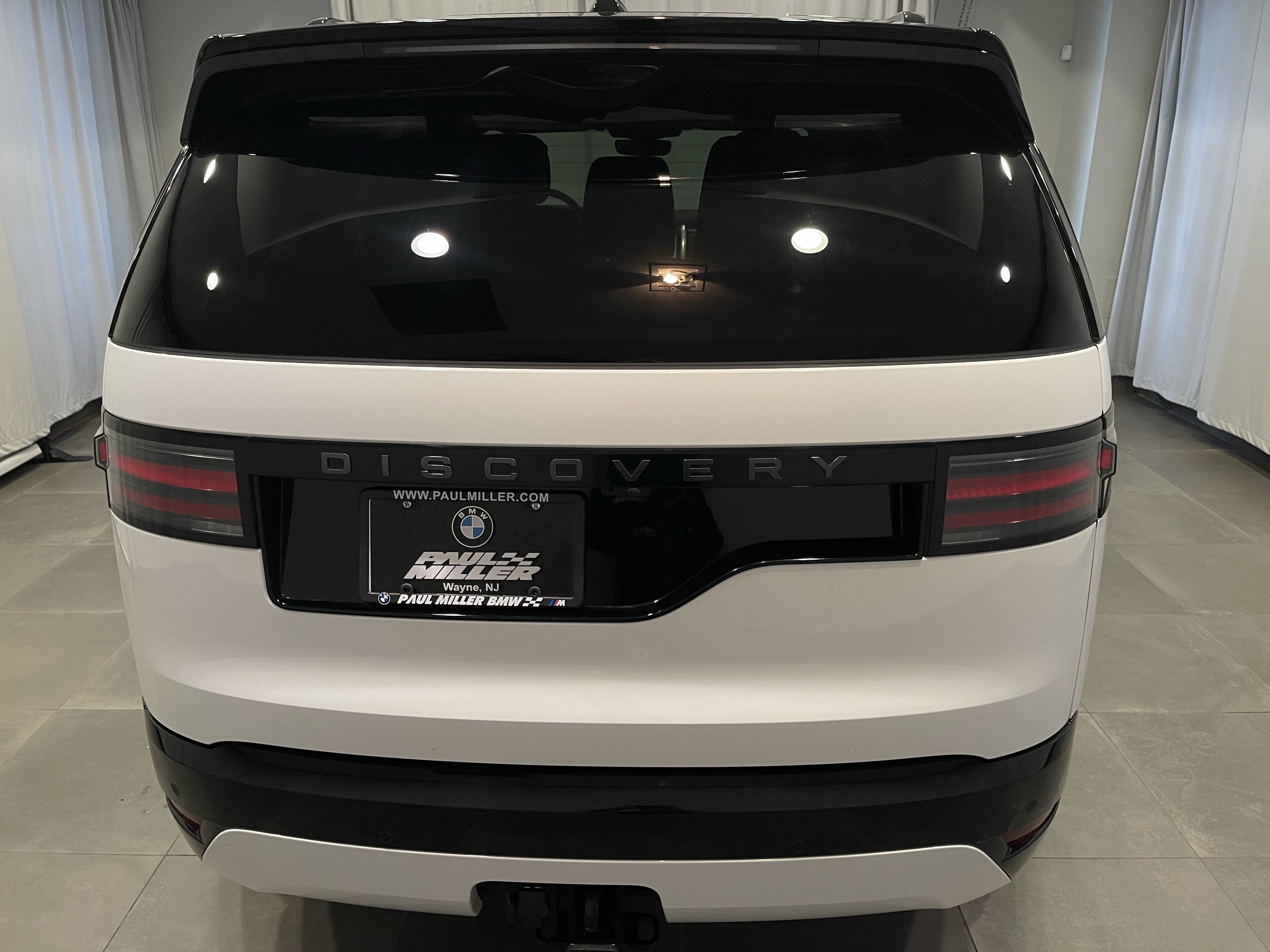 Used 2025 Land Rover Discovery Dynamic SE AWD/4WD image 5