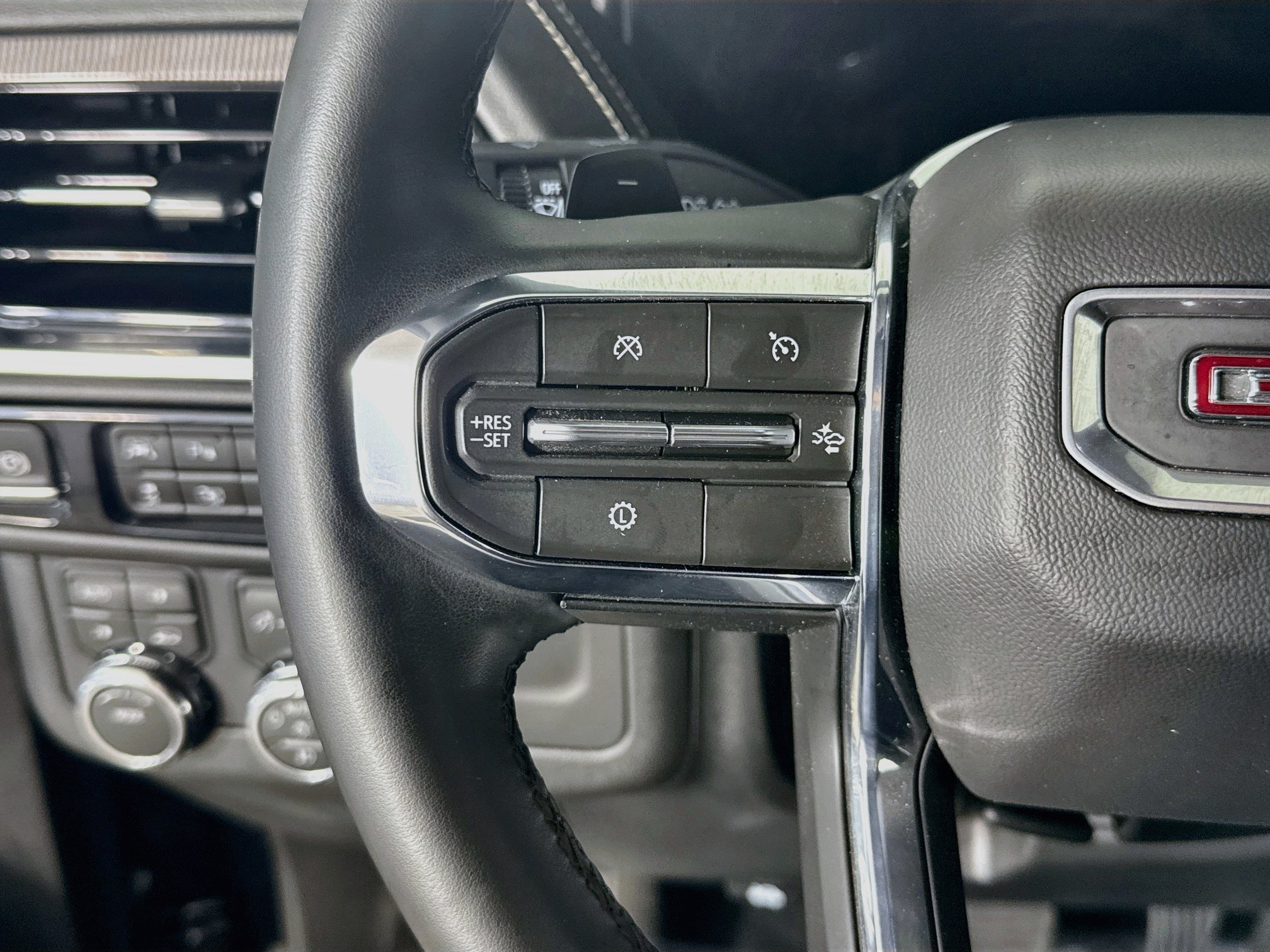 Used 2026 GMC Yukon Elevation AWD/4WD image 14