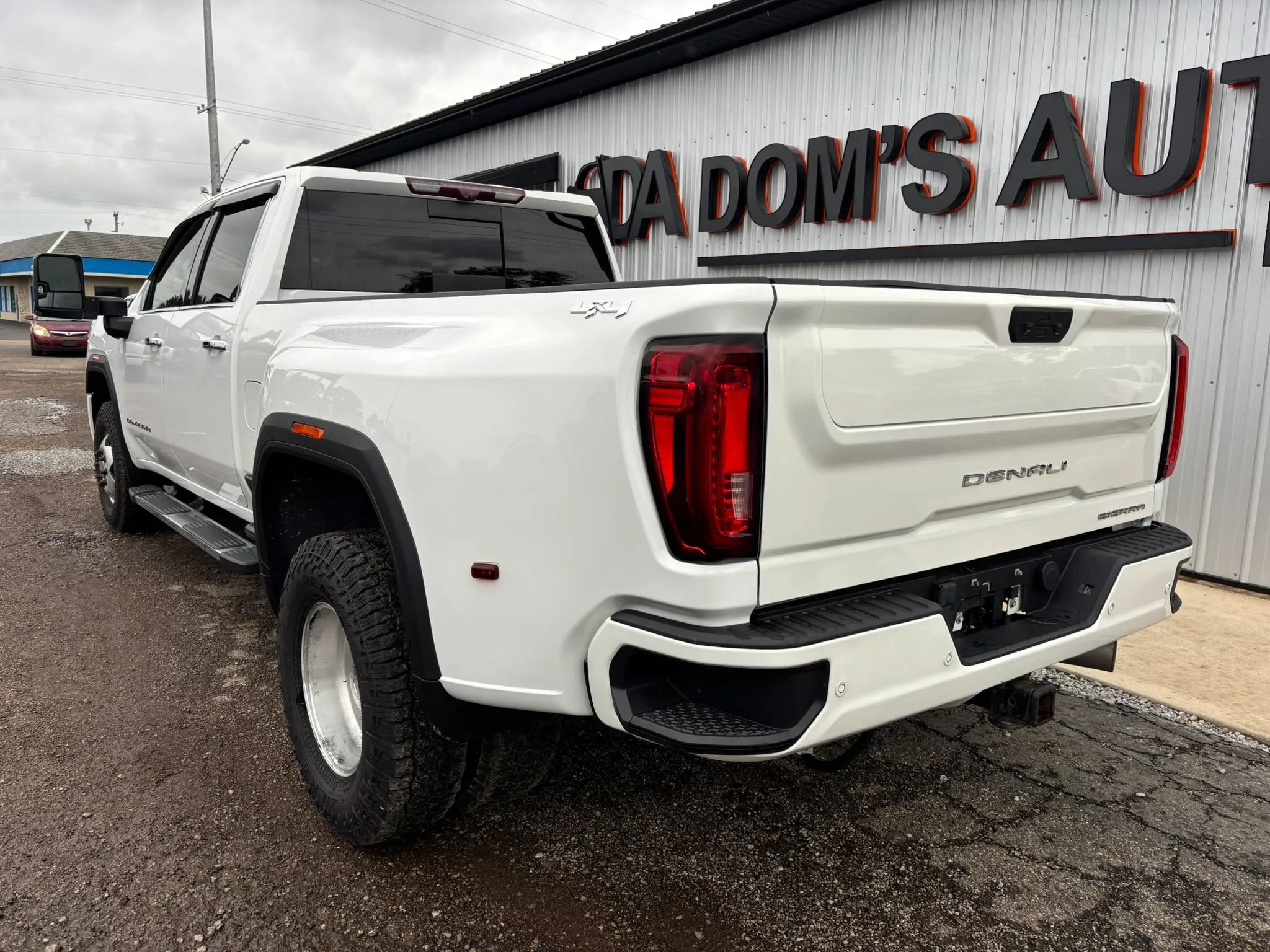Used 2021 GMC Sierra 3500 Denali w/ Technology Package AWD/4WD image 4