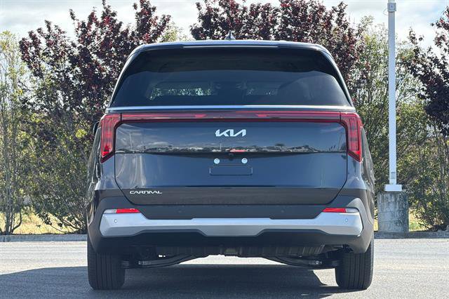 New 2026 Kia Carnival FWD image 5