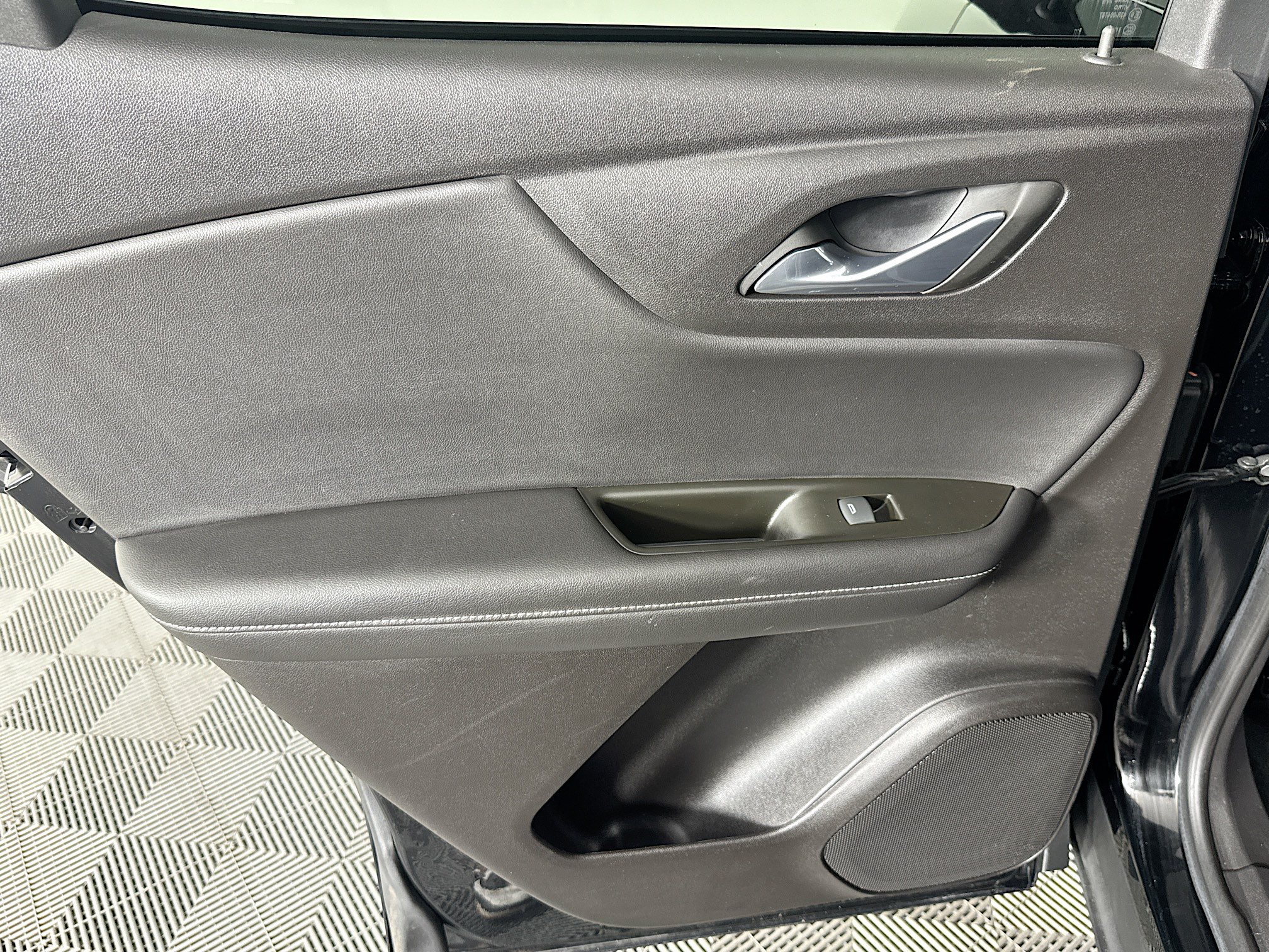 Used 2024 Chevrolet Blazer LT FWD image 24