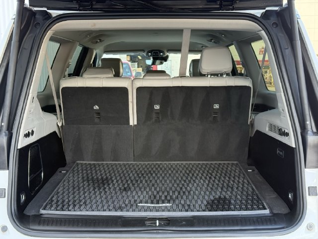 Used 2024 Jeep Wagoneer L Series II w/ Flexible Seating Group RWD image 32