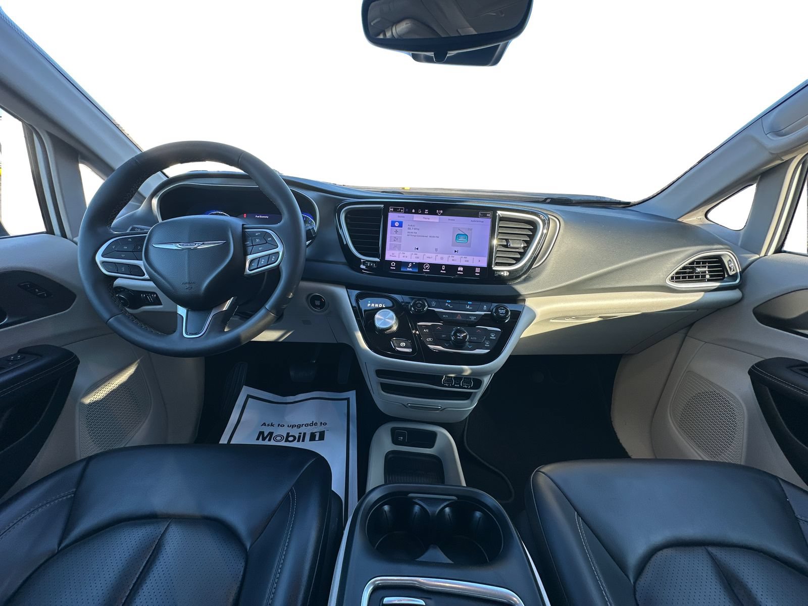 Used 2023 Chrysler Pacifica Touring-L FWD image 13