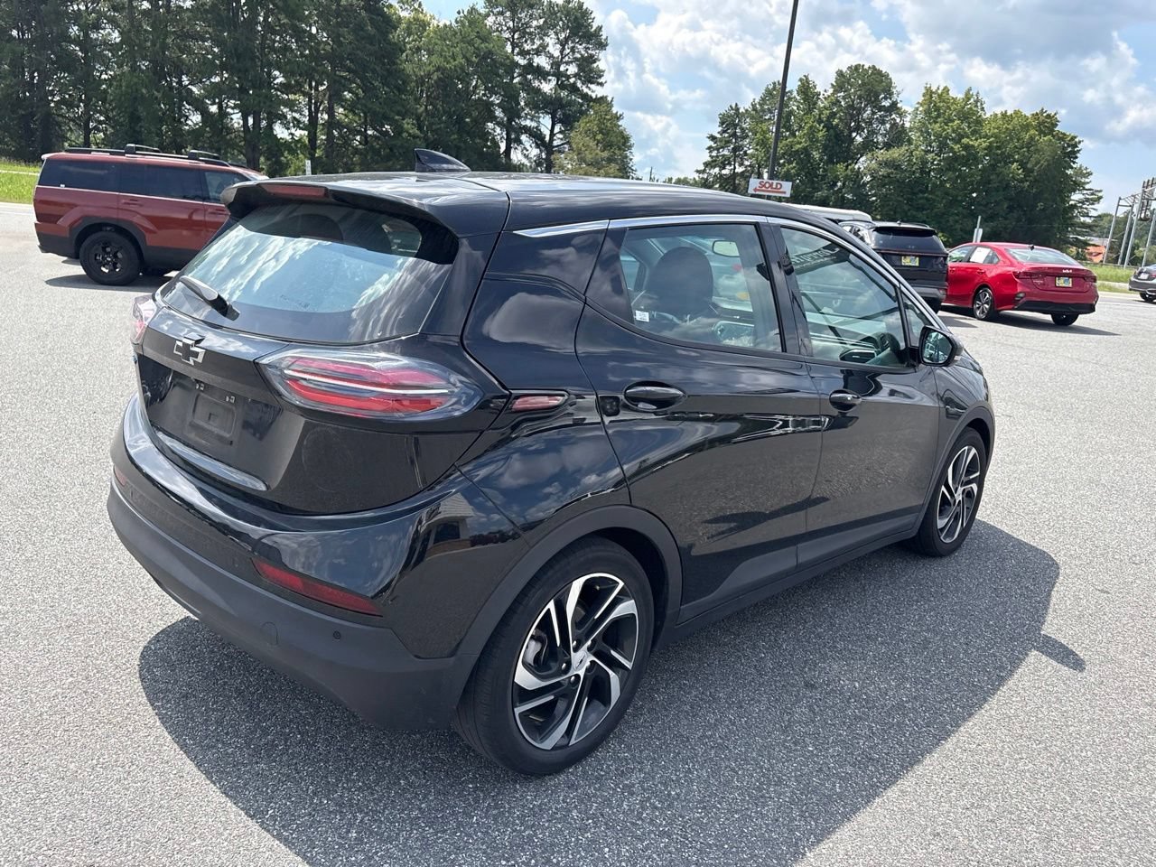 Used 2022 Chevrolet Bolt LT w/ Infotainment Package FWD image 7