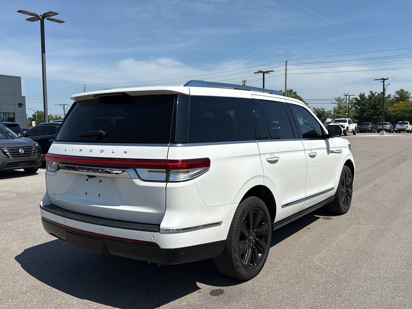 Used 2024 Lincoln Navigator Reserve w/ Equipment Group 201A AWD/4WD image 3