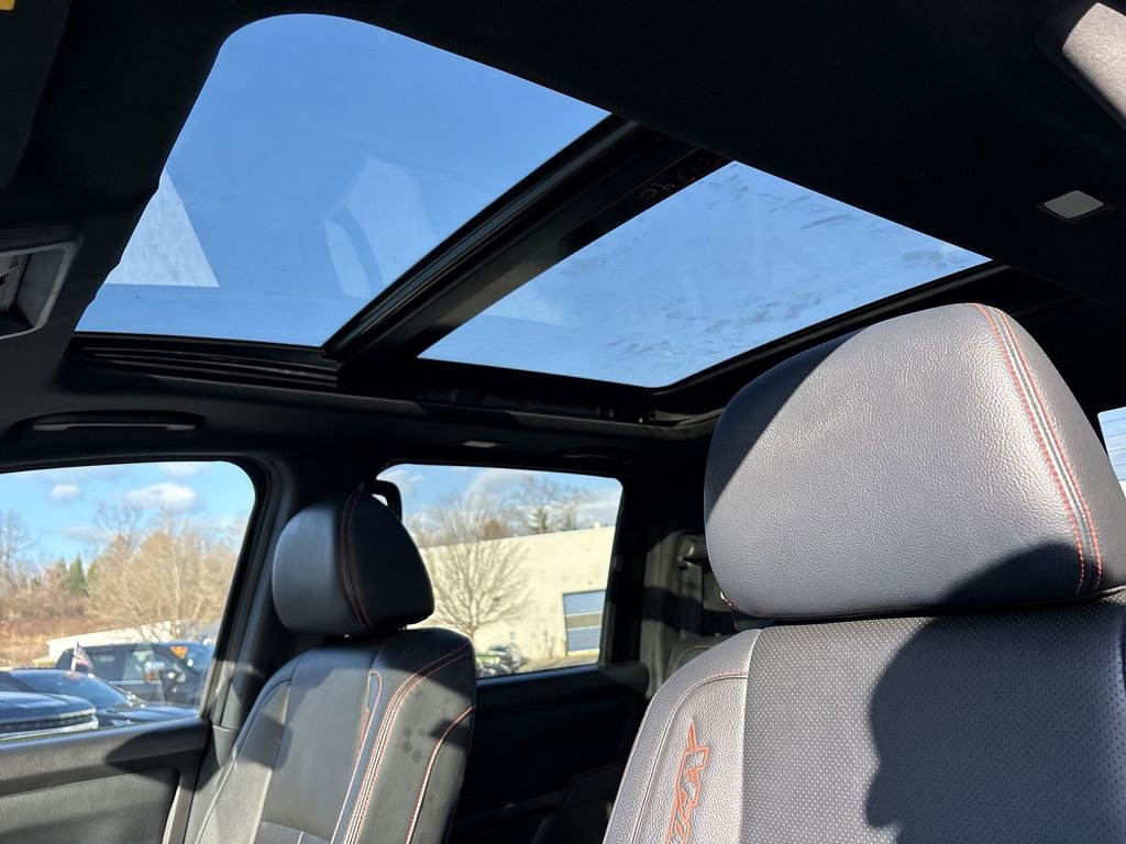 Used 2024 Nissan Titan PRO-4X w/ Pro-4x Convenience Package image 22