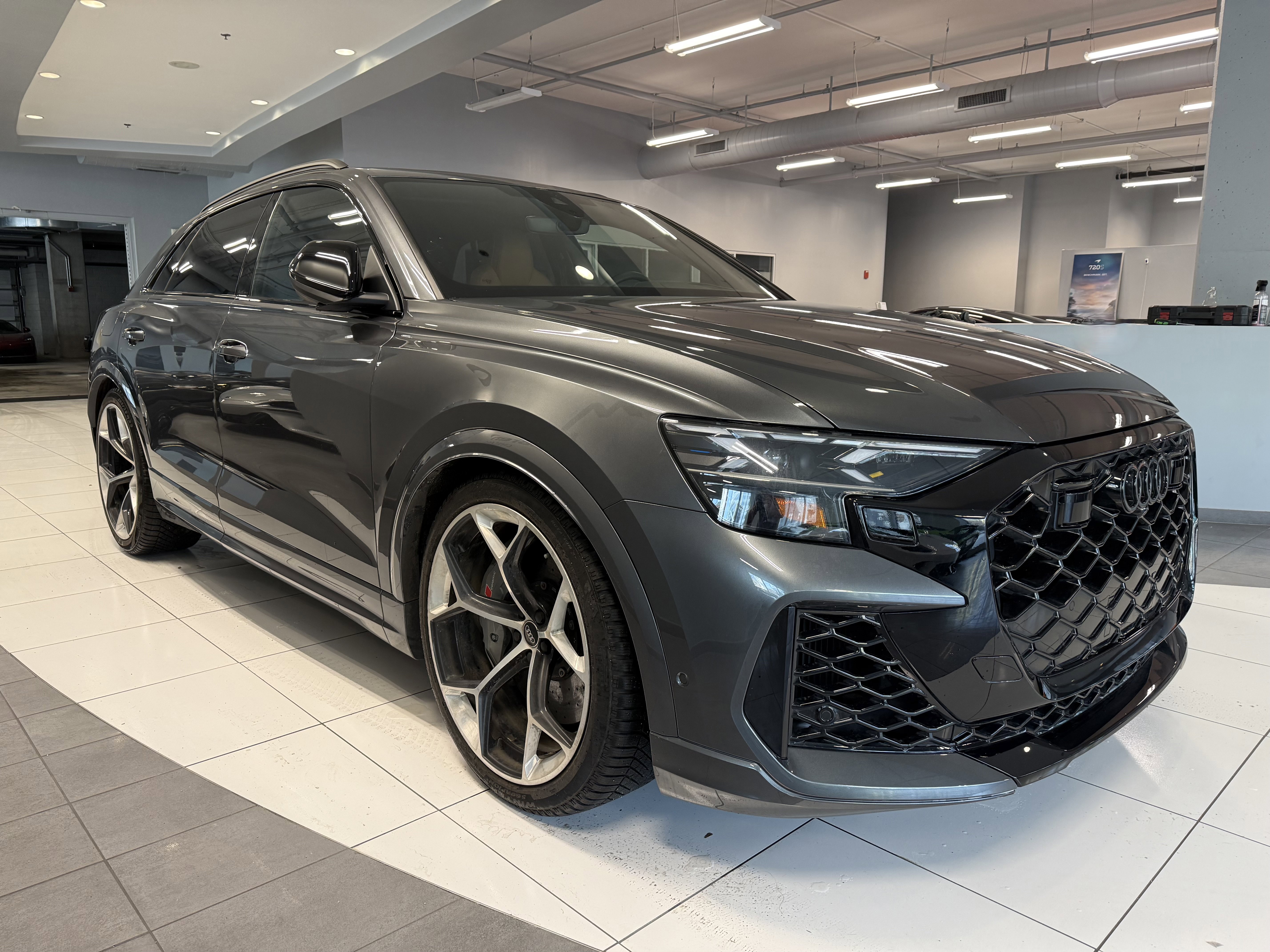 Used 2025 Audi RS Q8 performance AWD/4WD image 4