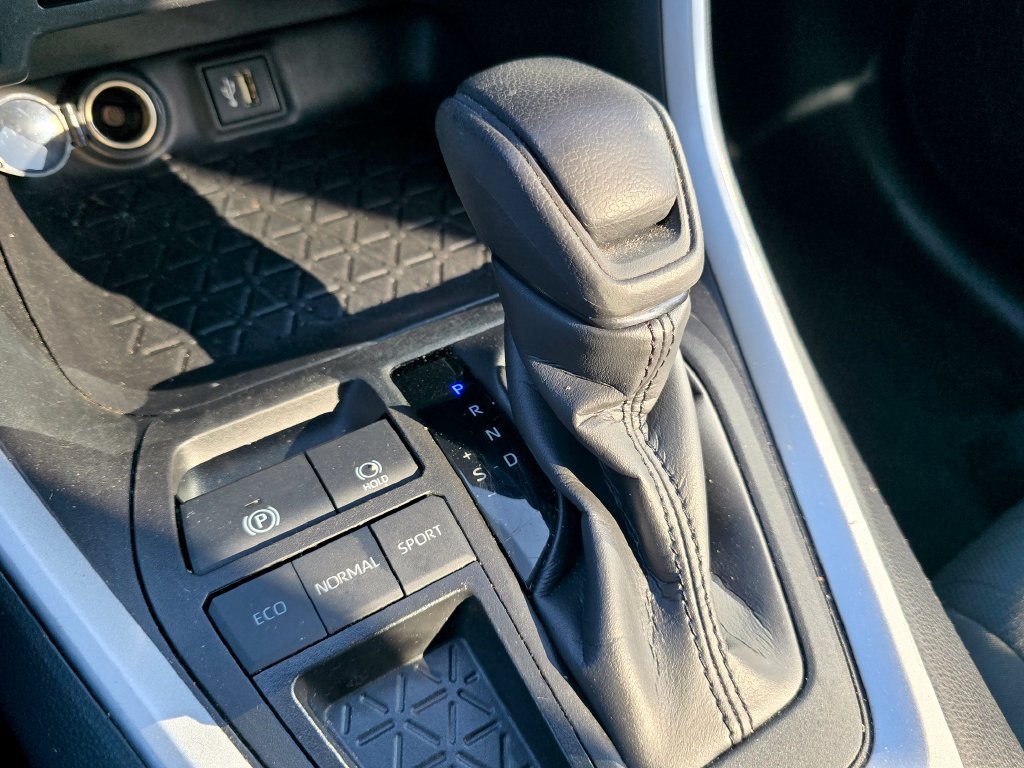 Certified 2024 Toyota RAV4 XLE FWD image 31