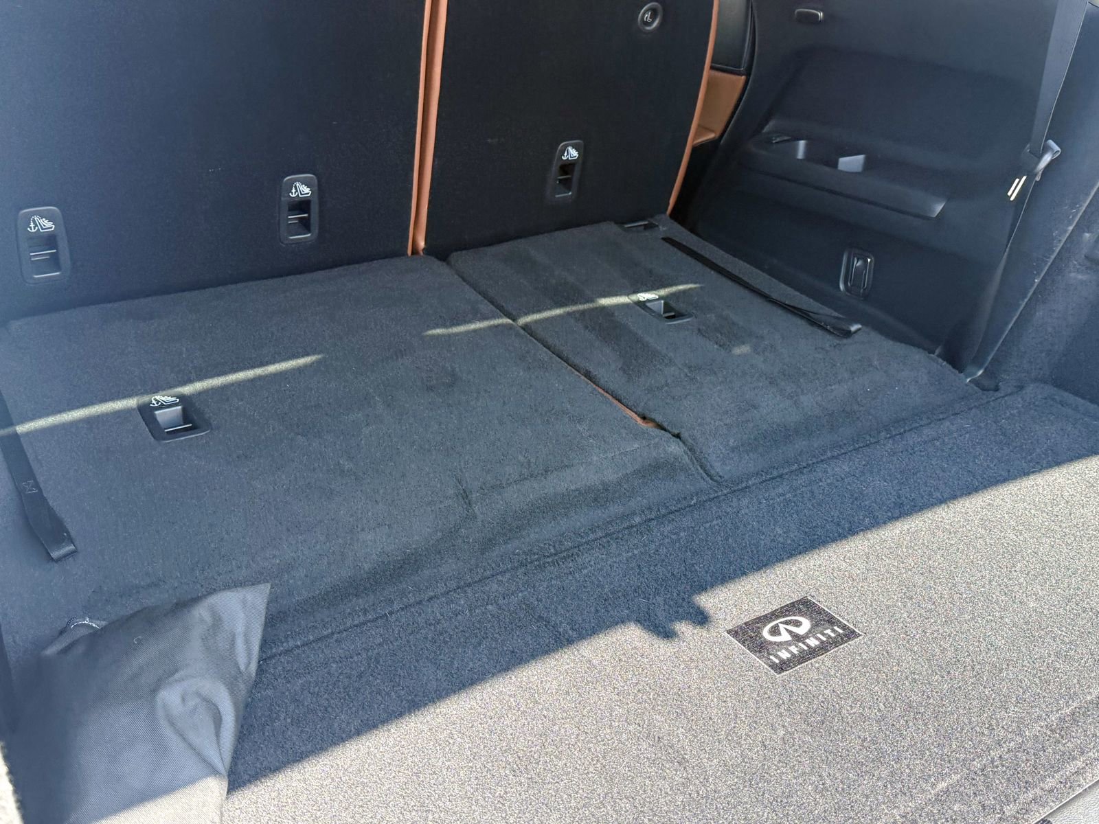 Used 2024 INFINITI QX60 Sensory w/ Vision Package image 14