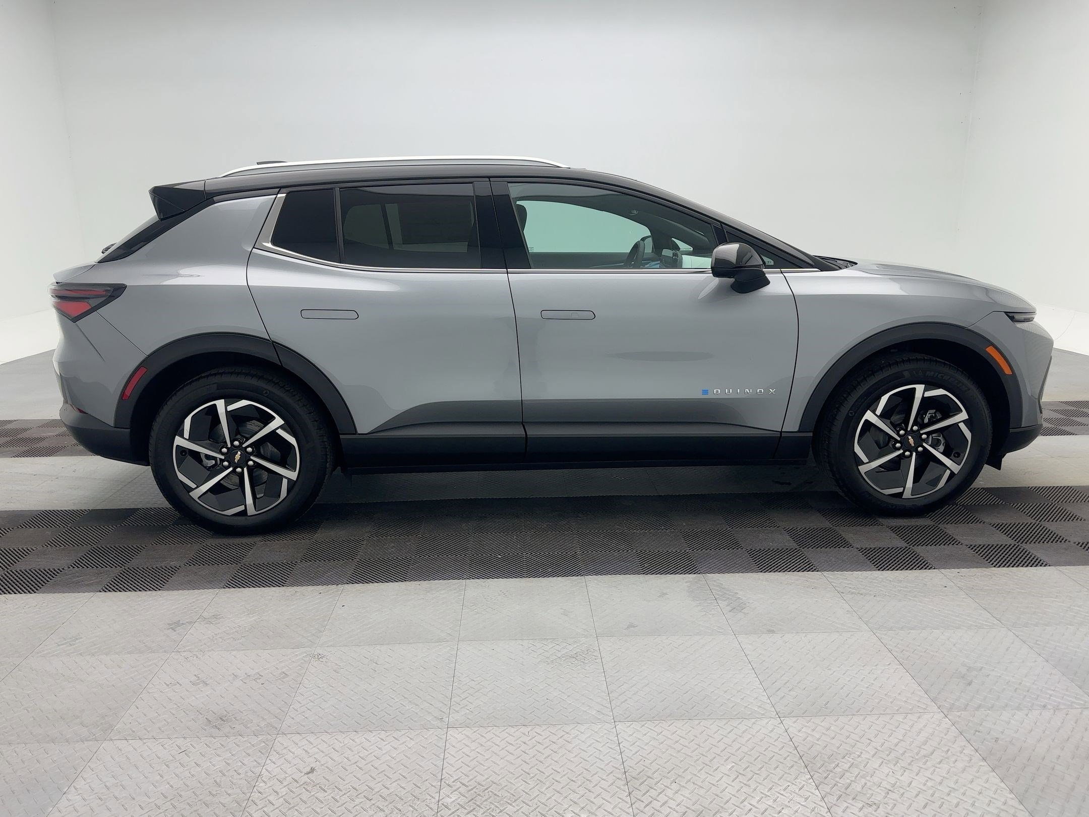 New 2026 Chevrolet Equinox EV LT image 8