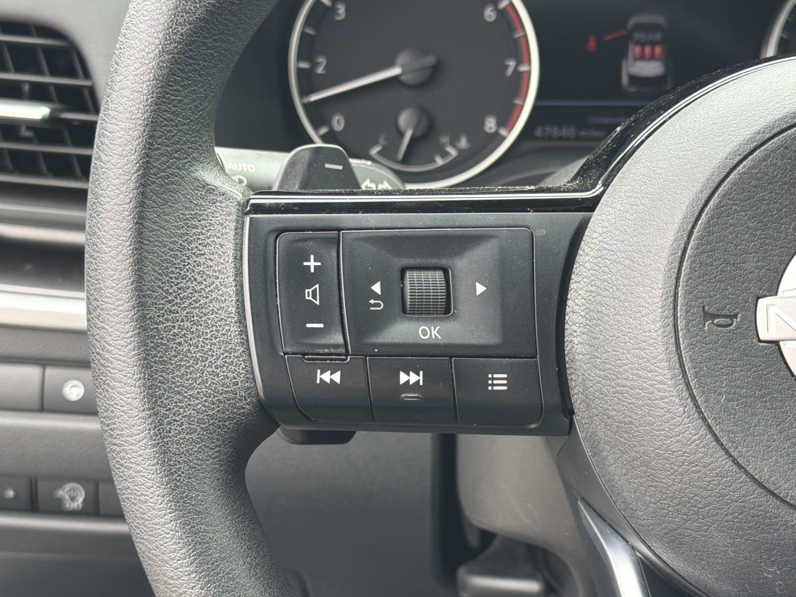 Used 2023 Nissan Rogue SV FWD image 9