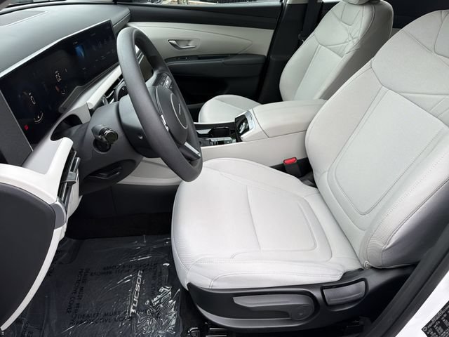 Certified 2025 Hyundai Tucson SE FWD image 9