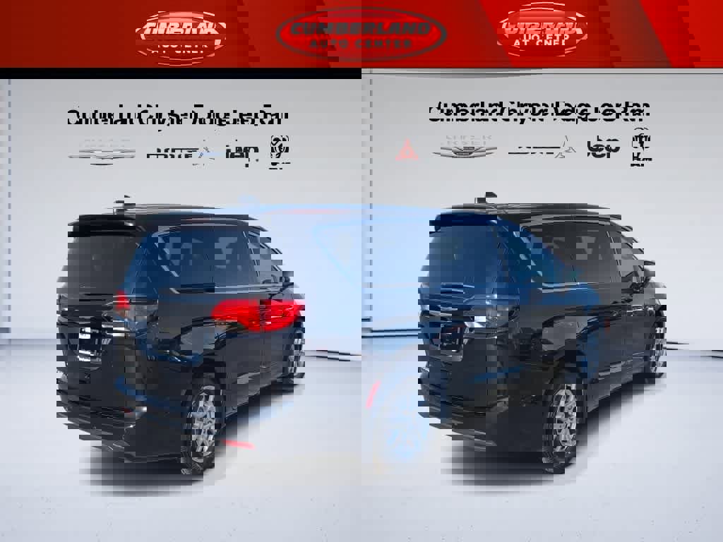 New 2026 Chrysler Voyager LX image 8