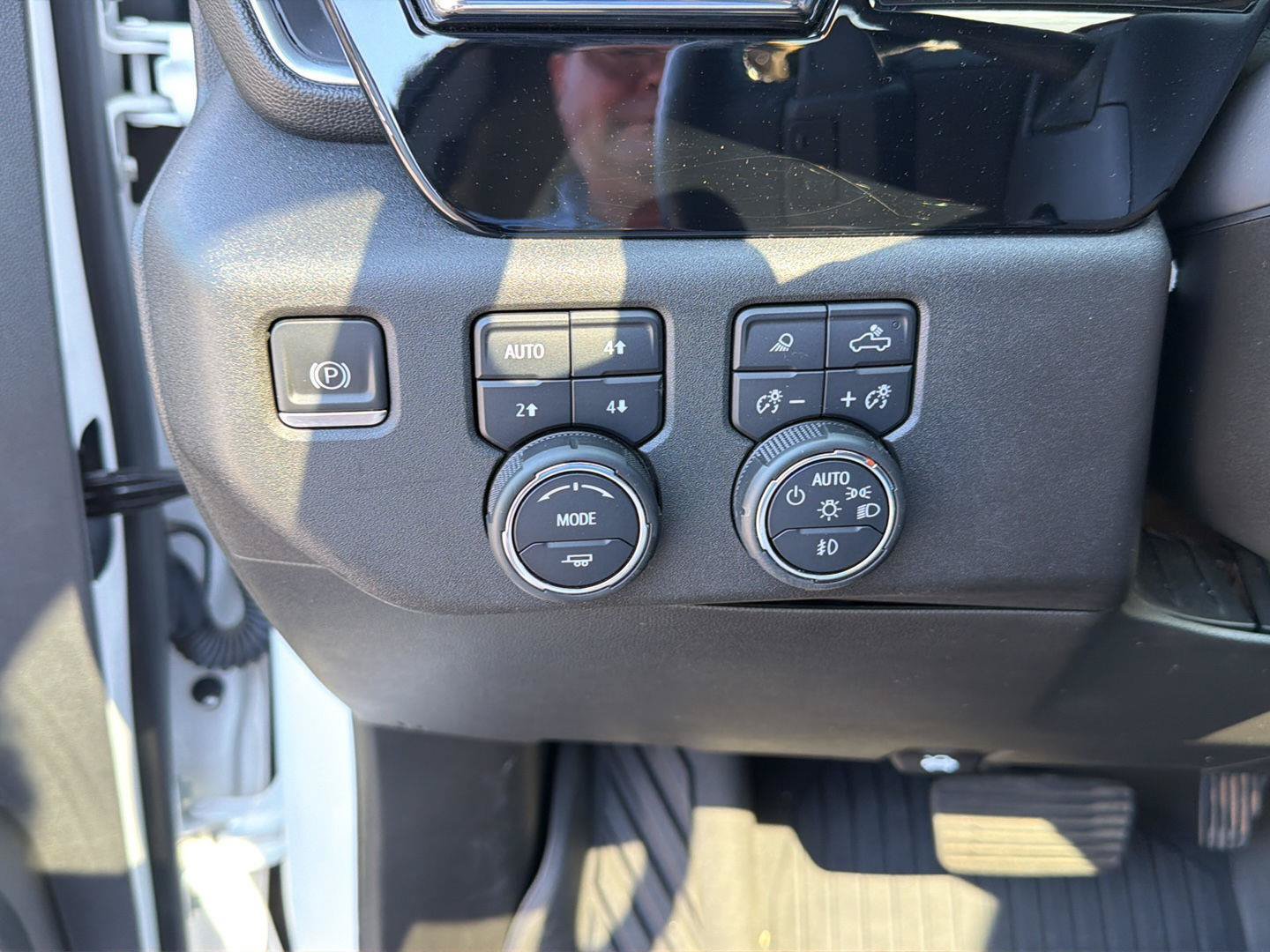 Used 2023 Chevrolet Silverado 1500 LTZ AWD/4WD image 20