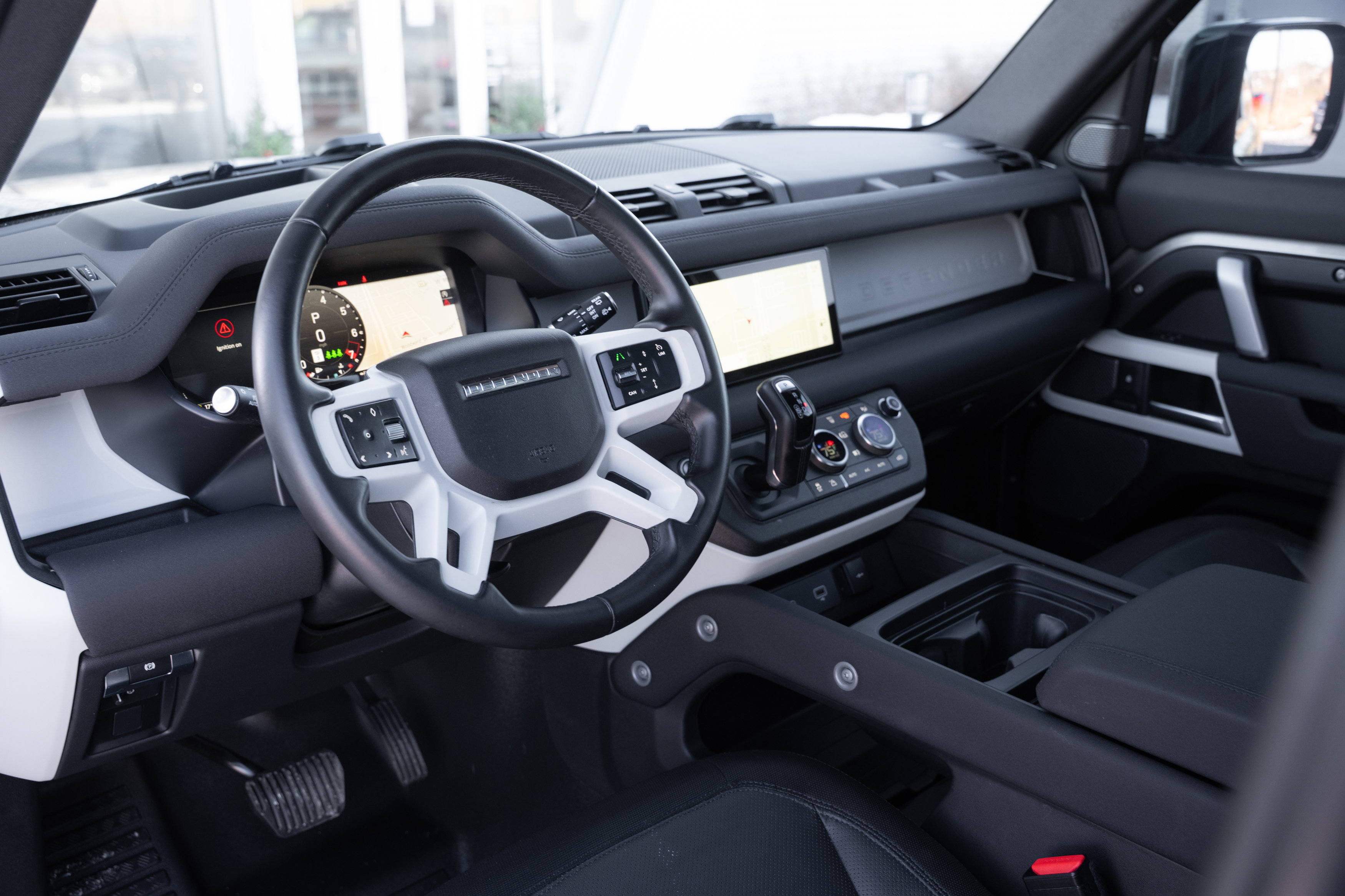 Used 2023 Land Rover Defender 90 X-Dynamic SE image 10