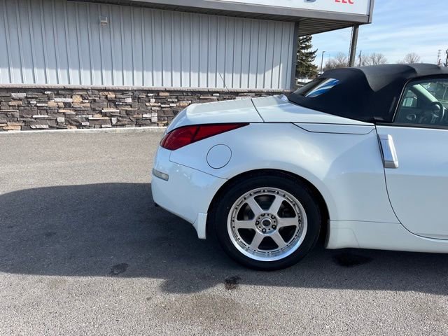 Used 2004 Nissan 350Z Touring image 12