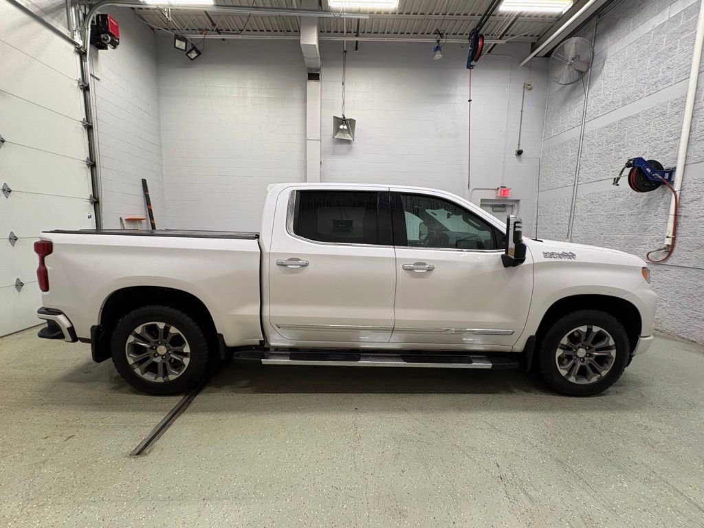 Used 2024 Chevrolet Silverado 1500 High Country w/ Technology Package AWD/4WD image 3