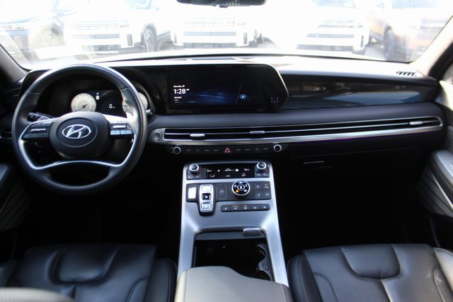 Used 2023 Hyundai Palisade Calligraphy image 12