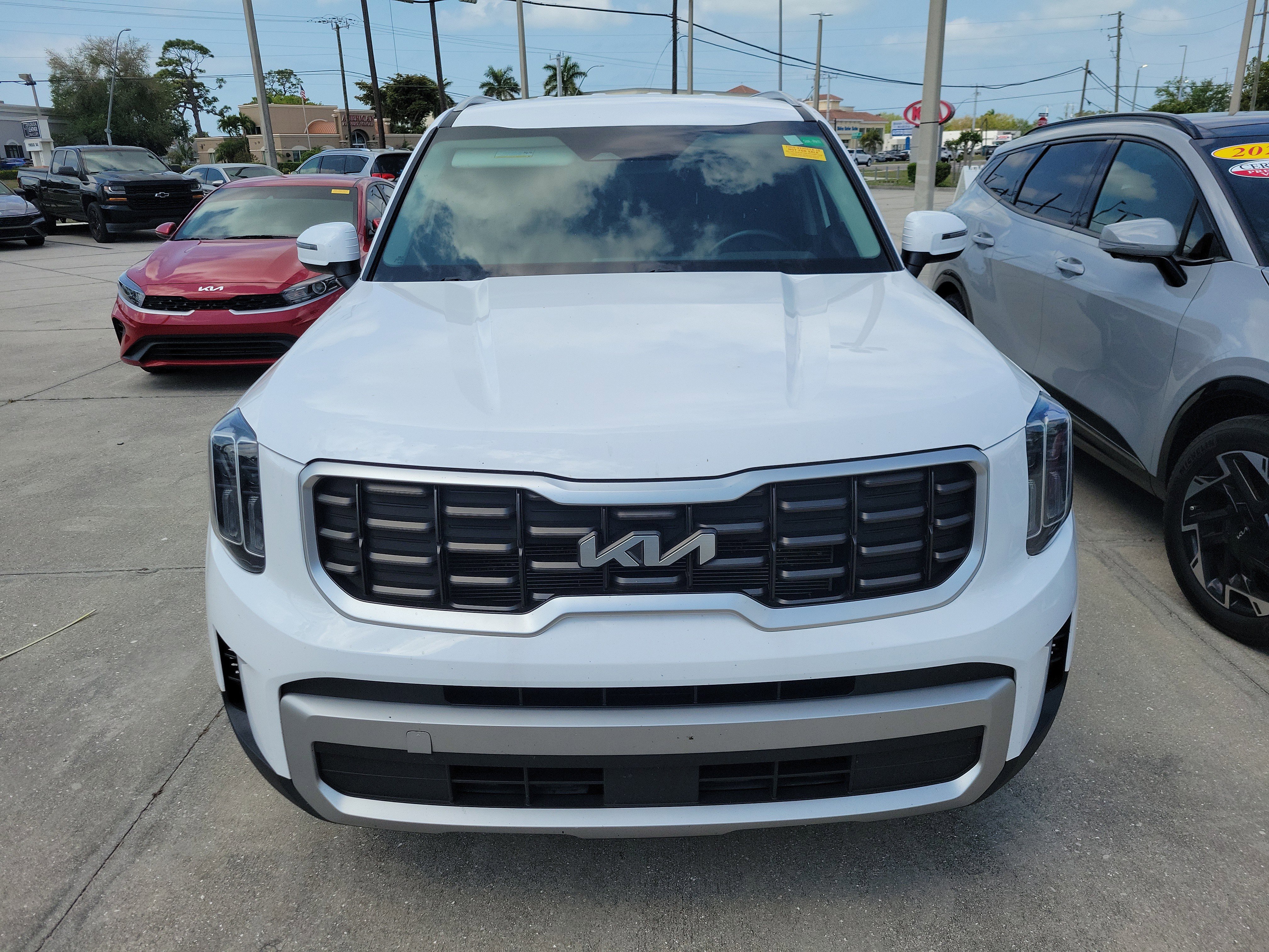 Certified 2023 Kia Telluride S image 2