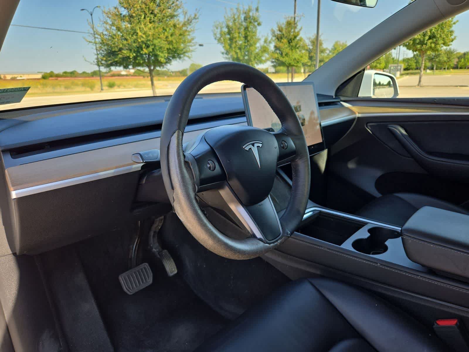 Used 2023 Tesla Model Y AWD image 2