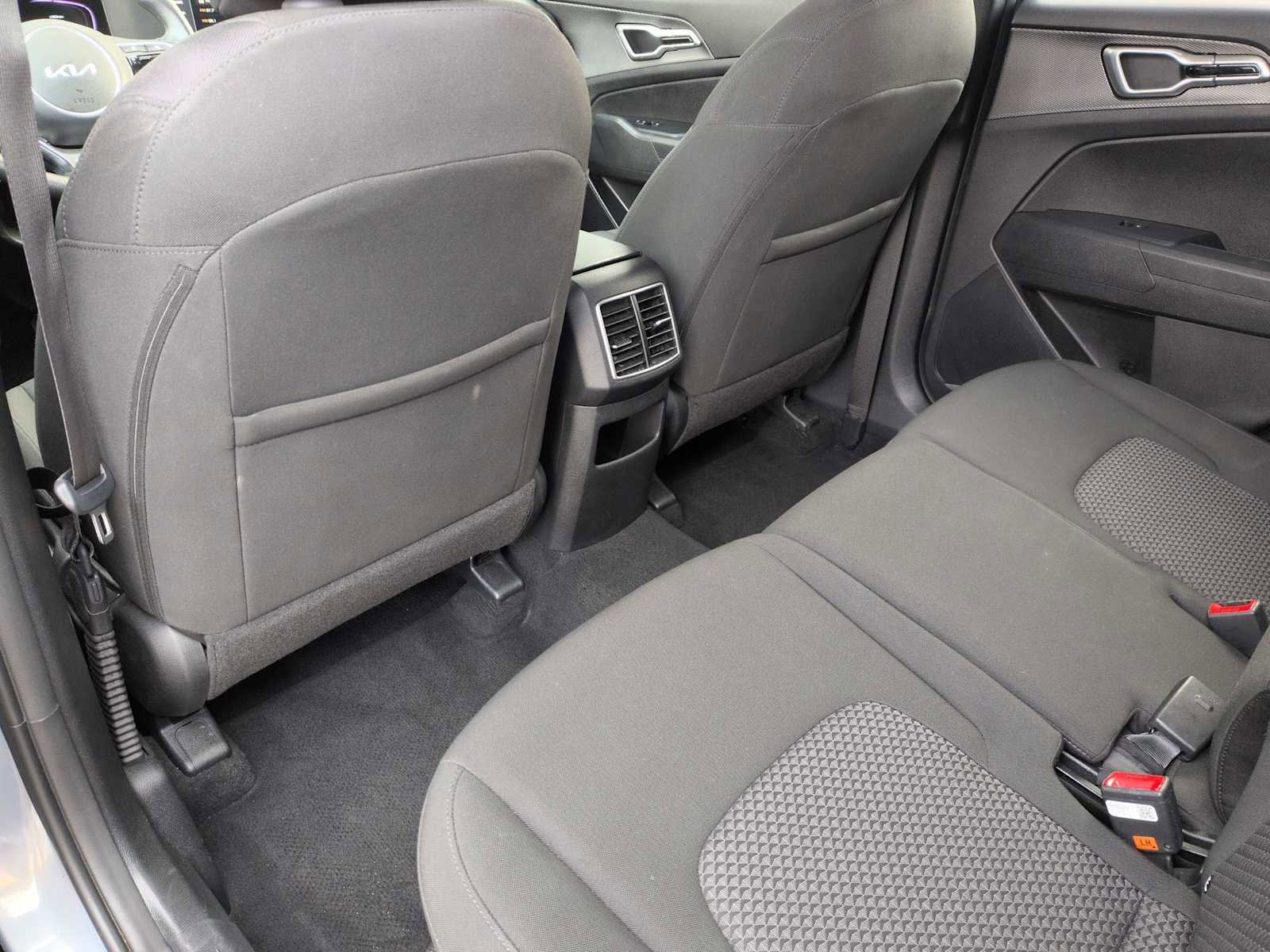 Used 2025 Kia Sportage LX image 17