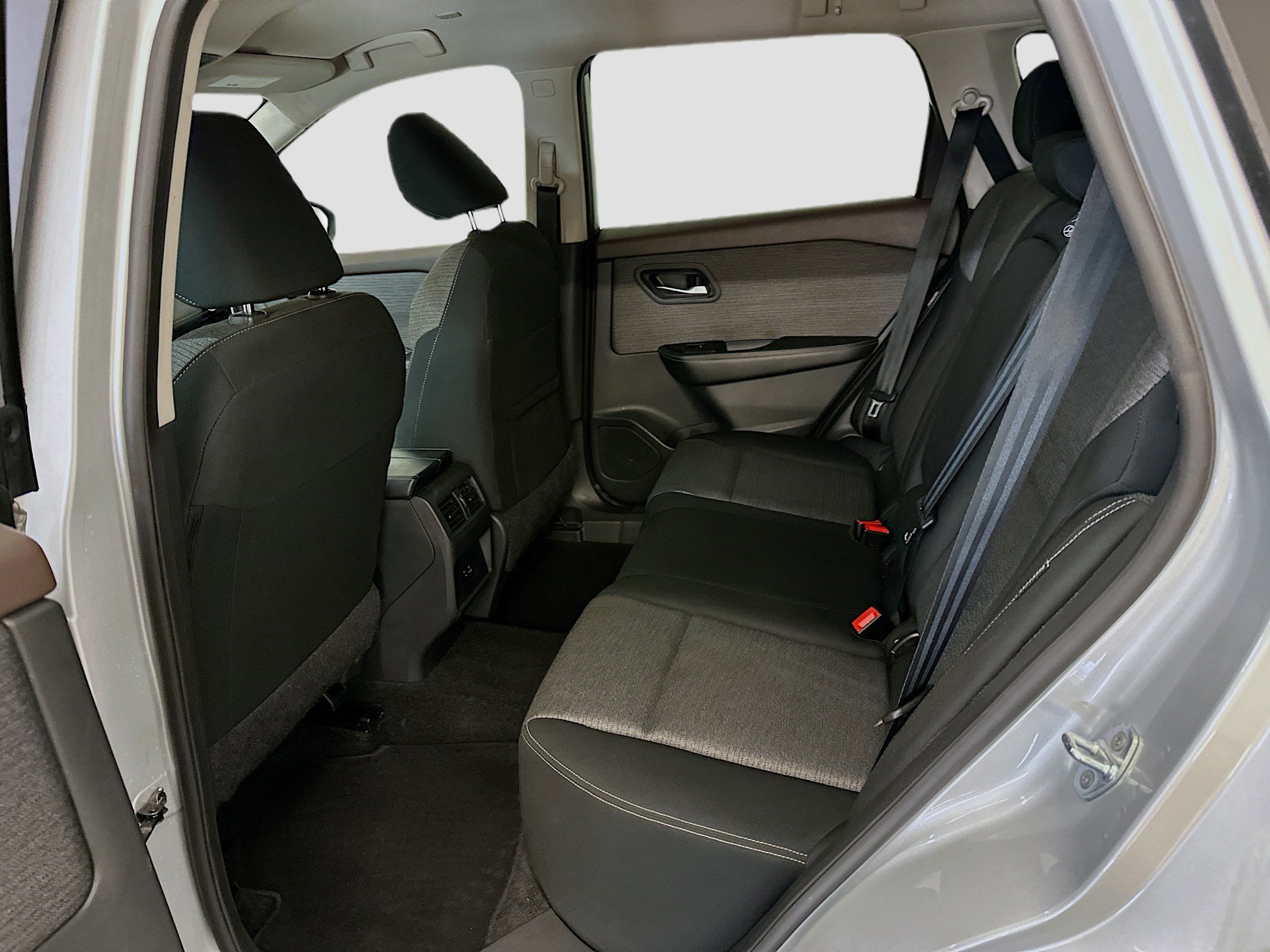 Used 2023 Nissan Rogue SV AWD/4WD image 28