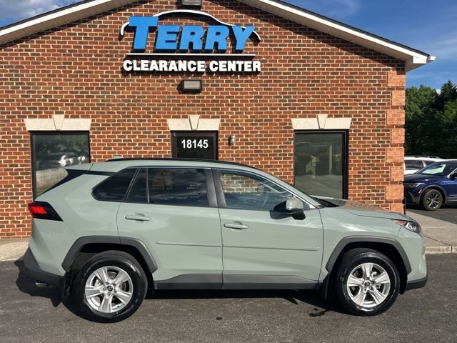 Used 2020 Toyota RAV4 XLE w/ Convenience Package FWD image 5