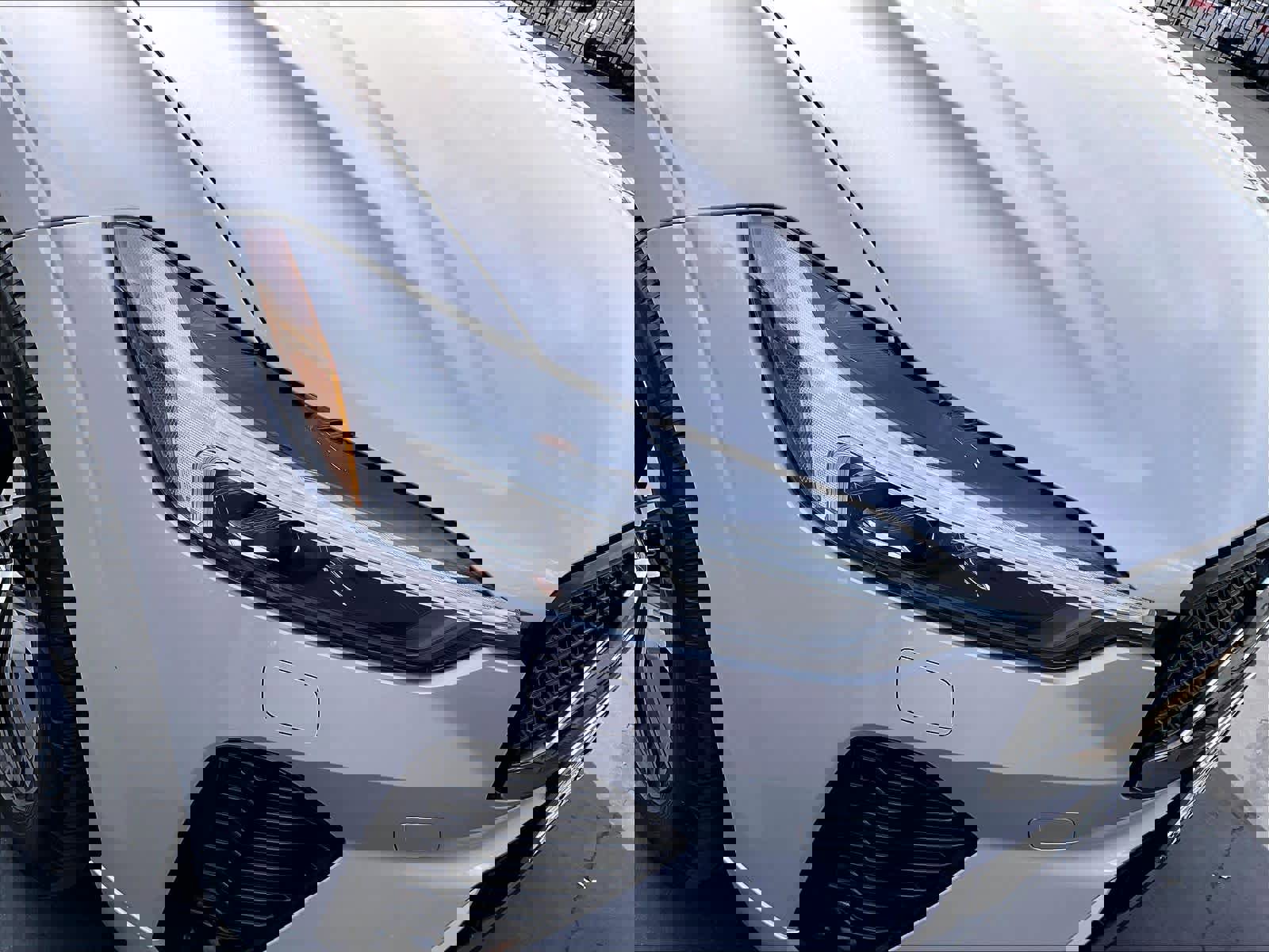 Used 2025 Volvo XC60 B5 Core image 31