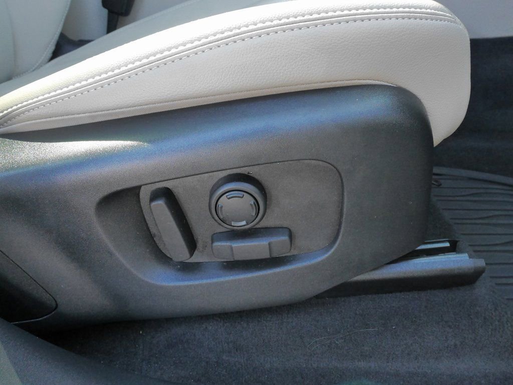 Used 2023 Land Rover Range Rover Velar S image 13