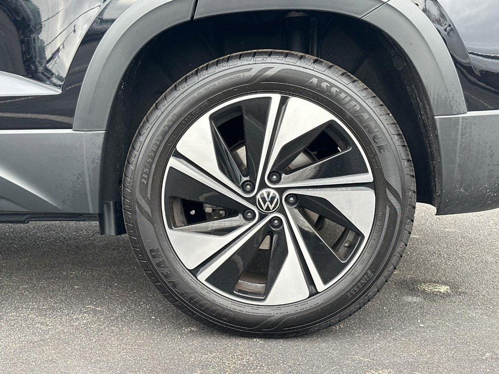 Used 2025 Volkswagen Taos SE image 9