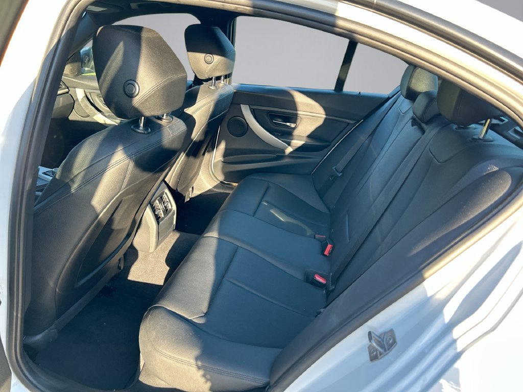 Used 2014 BMW 320i Sedan RWD image 27