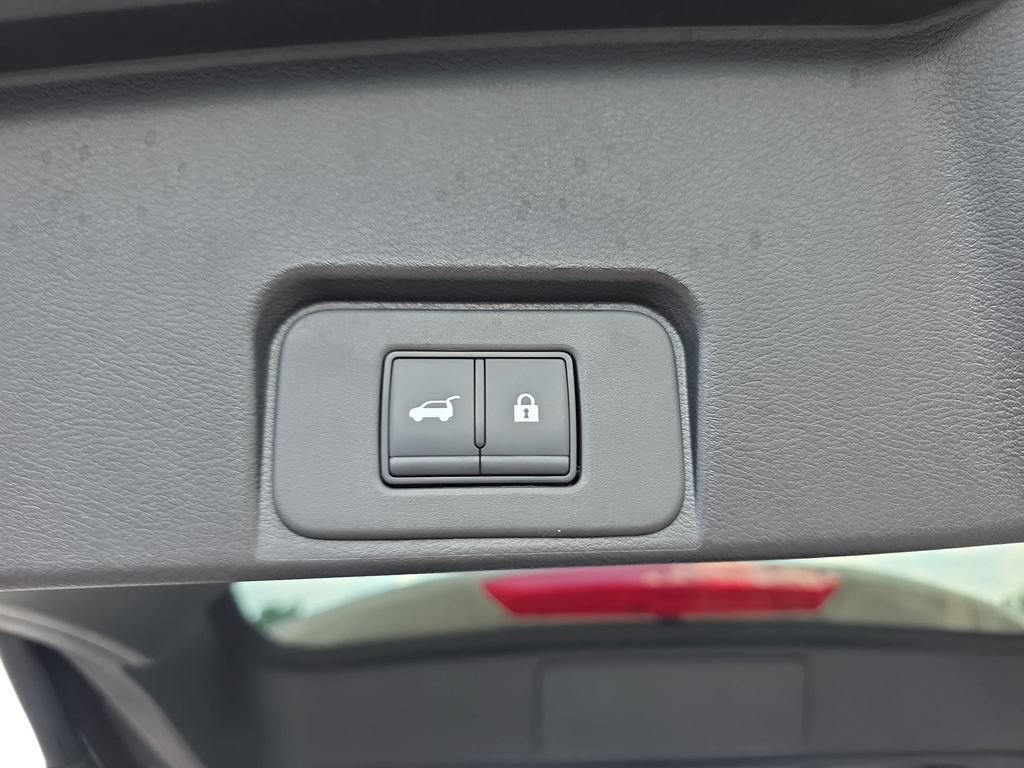 Used 2025 Nissan Rogue SV FWD image 32