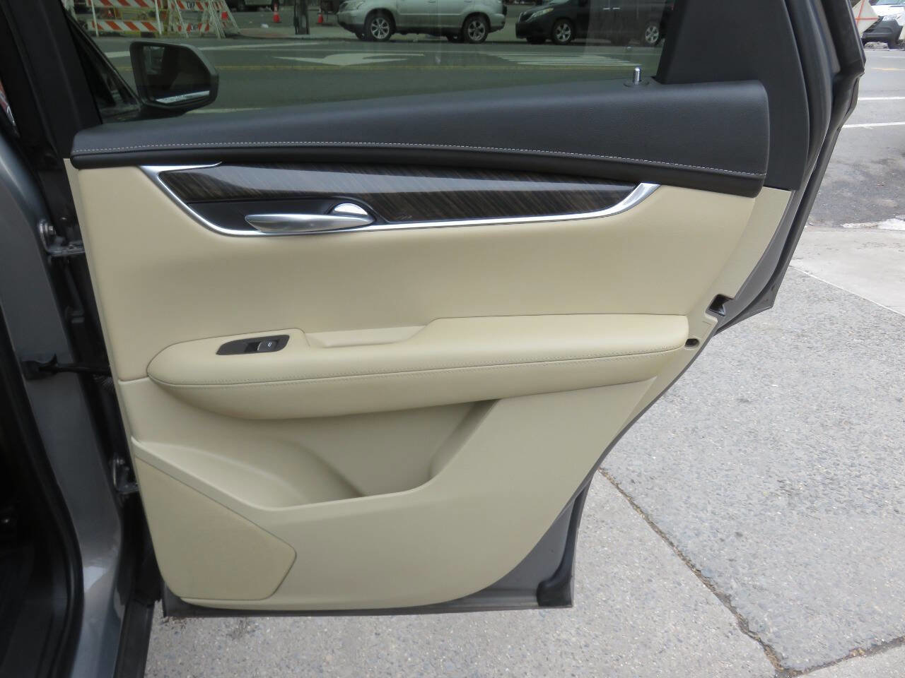 Used 2019 Cadillac XT5 AWD image 32