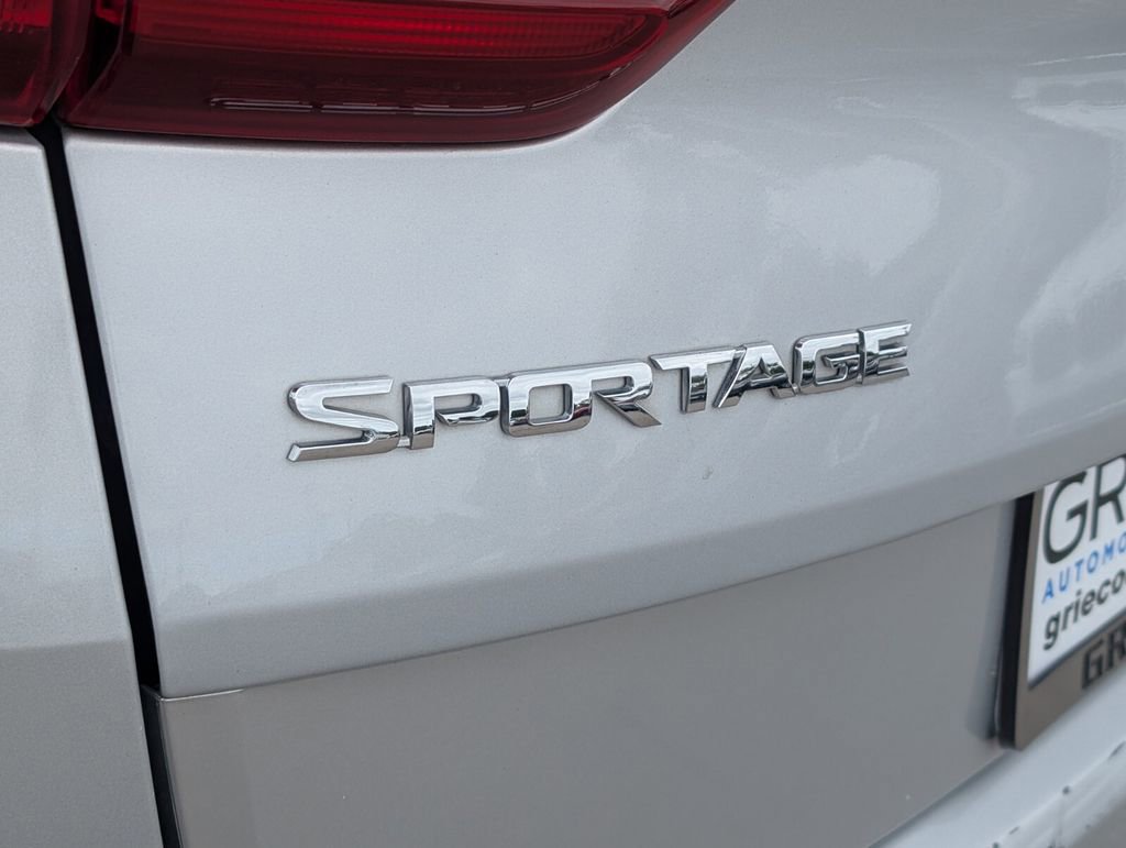 Used 2022 Kia Sportage LX image 14