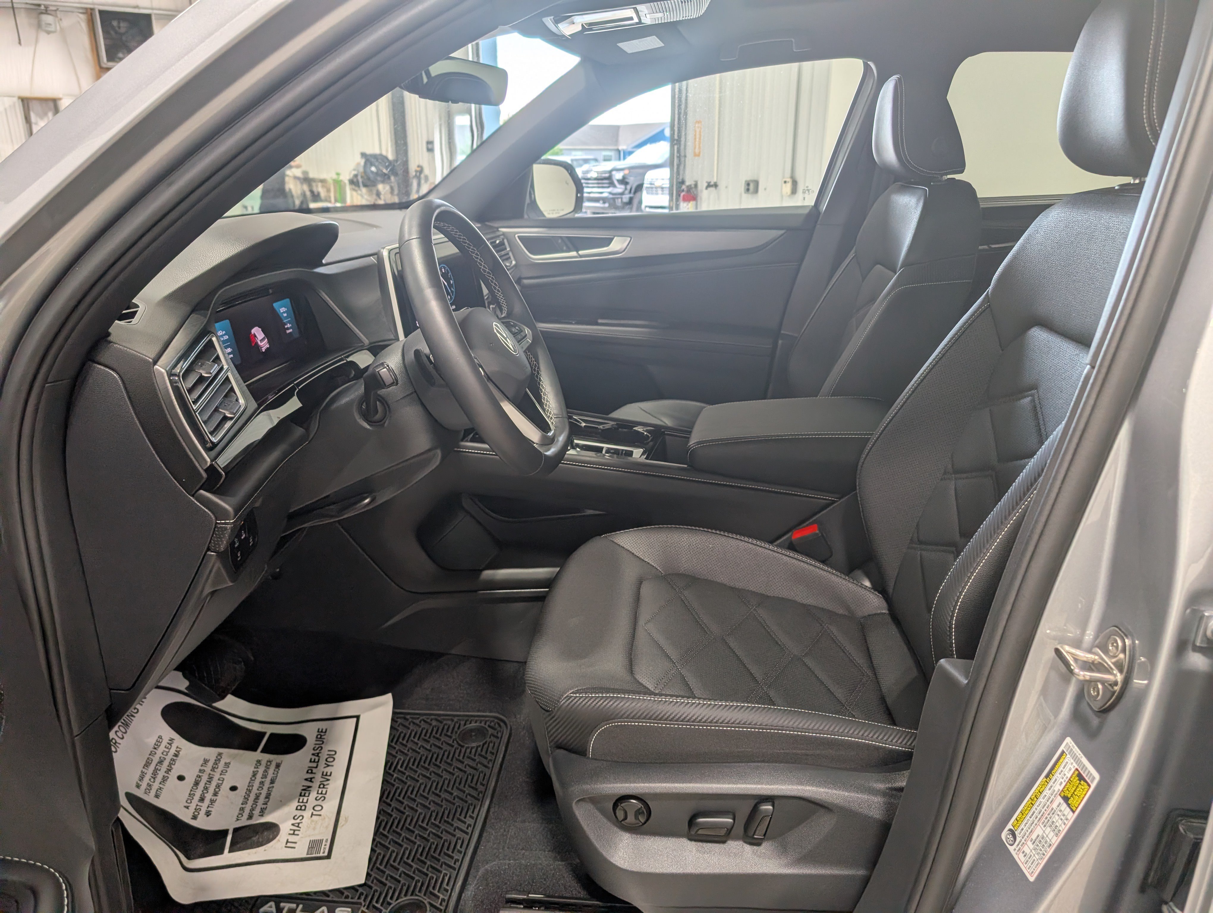 Used 2026 Volkswagen Atlas Cross Sport SE AWD/4WD image 13