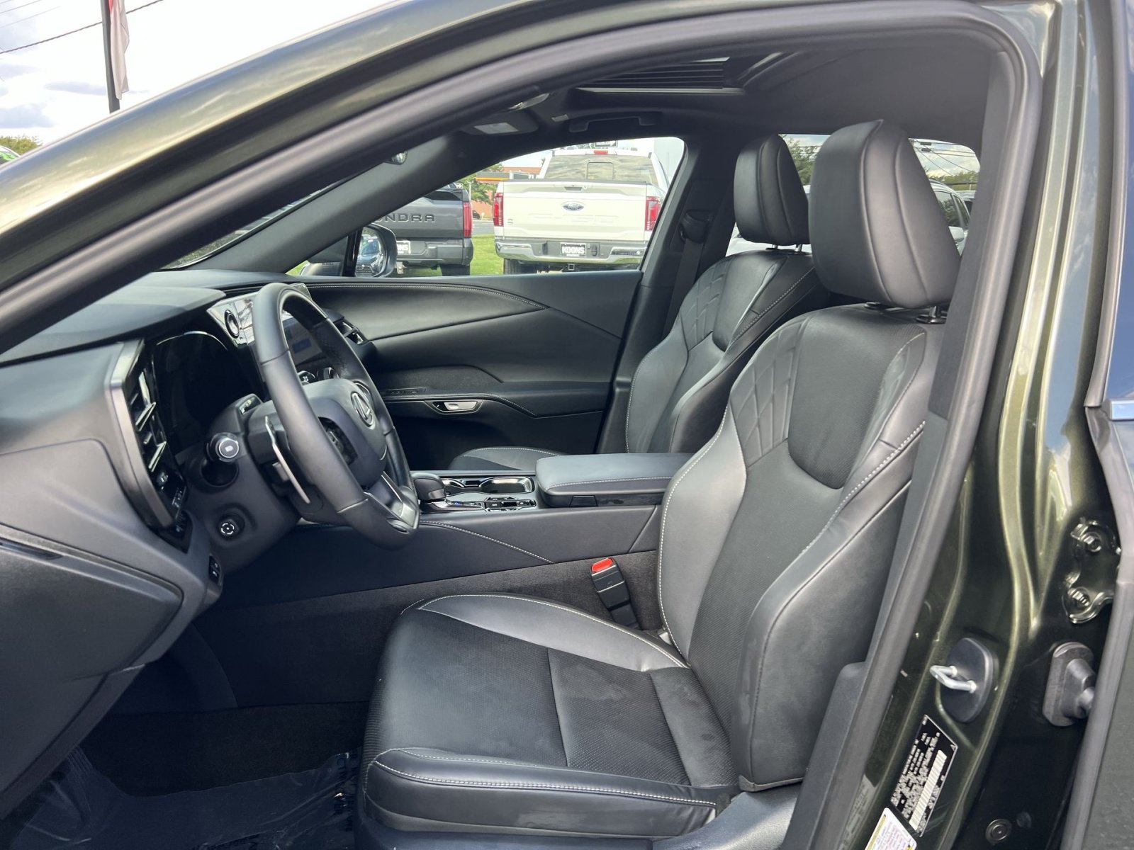 Used 2025 Lexus RX 350 Premium w/ Convenience Package AWD/4WD image 13