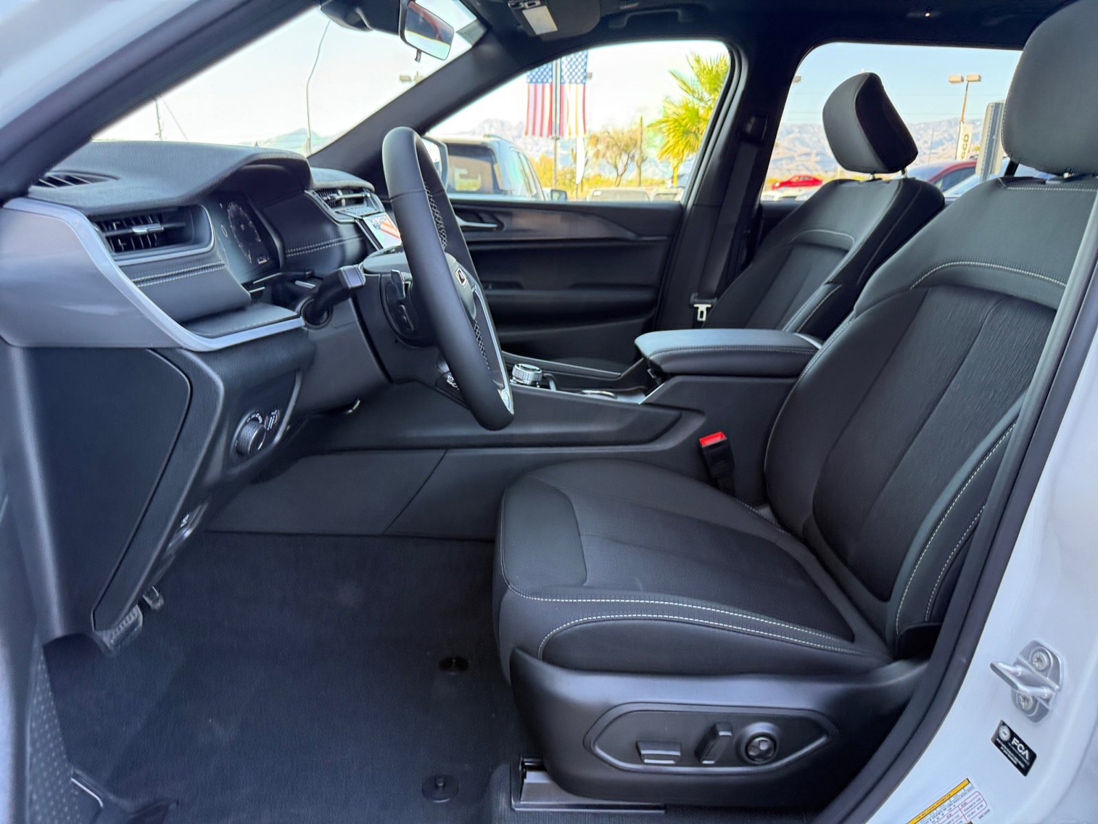 New 2025 Jeep Grand Cherokee L Laredo w/ Luxury Tech Group I image 20