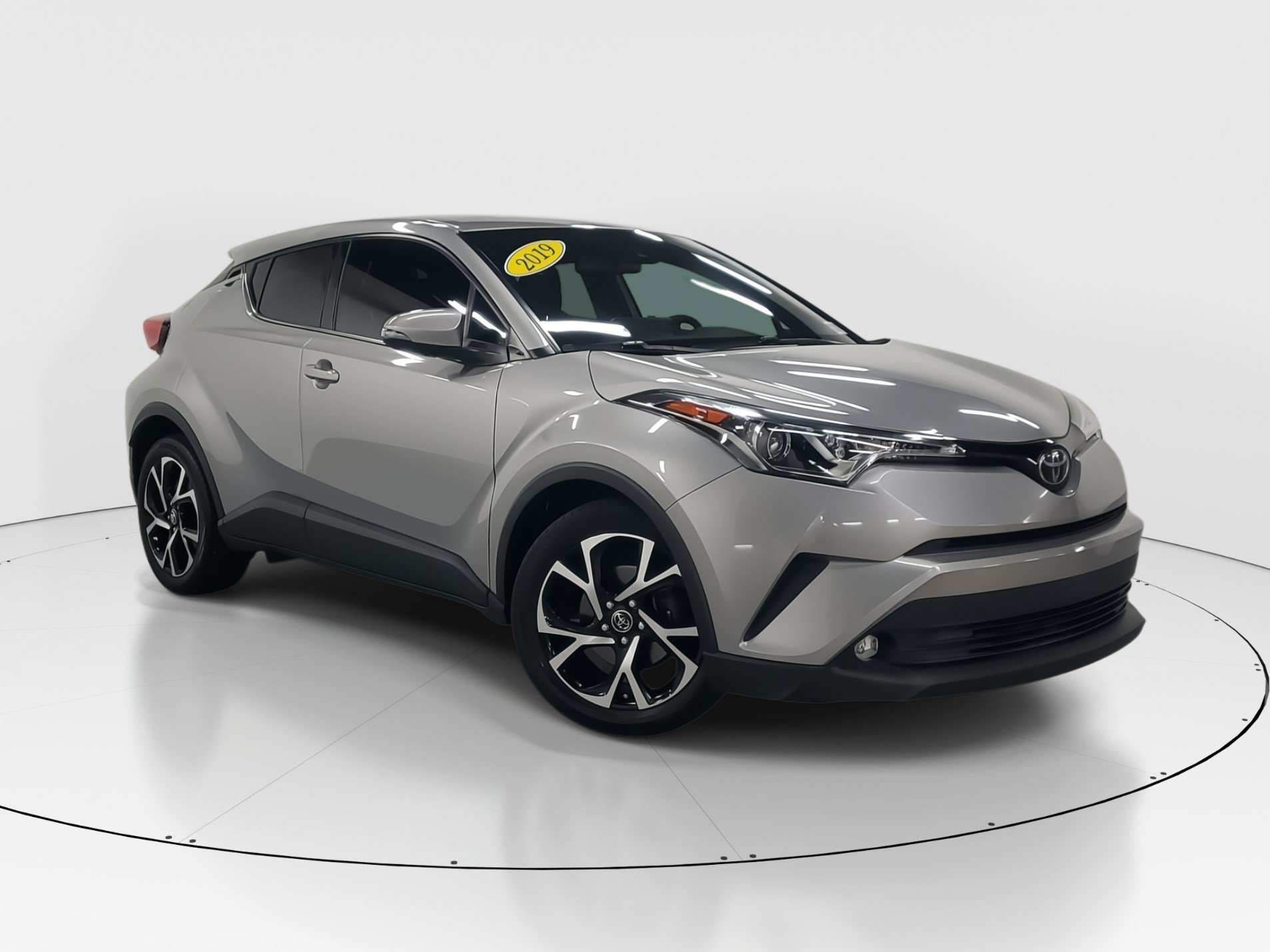 Used 2019 Toyota C-HR Limited FWD image 2