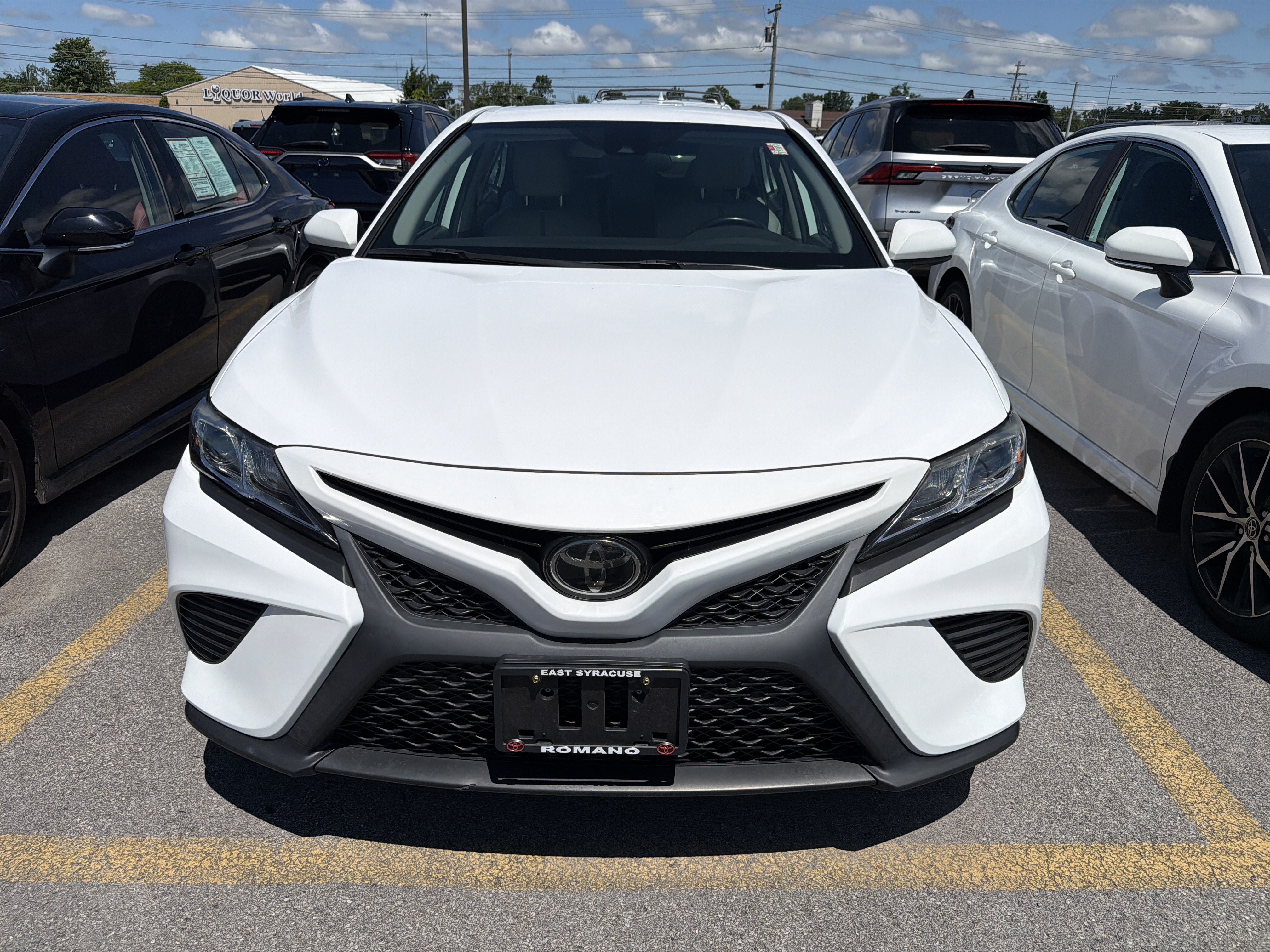 Used 2019 Toyota Camry SE FWD image 3