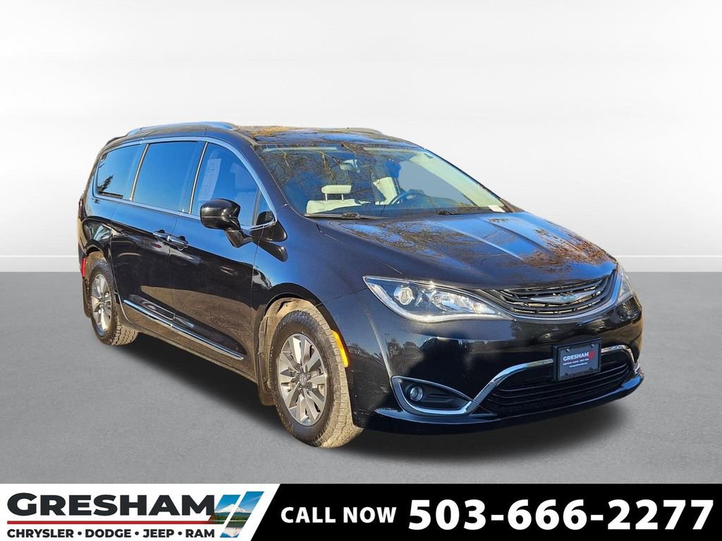 Certified 2018 Chrysler Pacifica Touring-L image 1