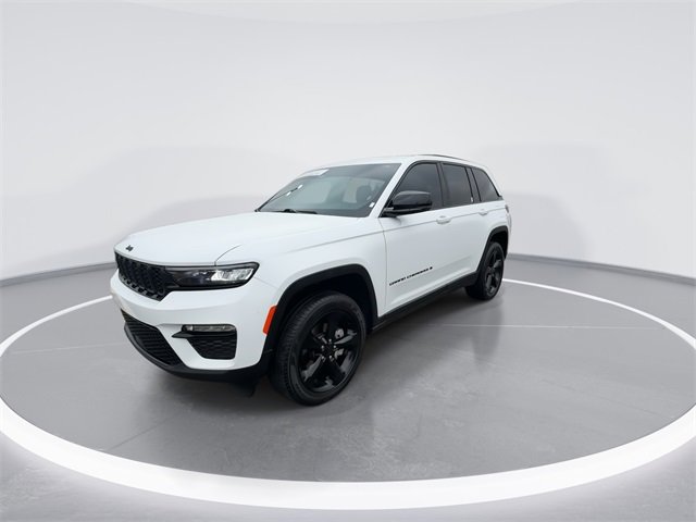 Used 2024 Jeep Grand Cherokee Limited w/ Black Appearance Package image 4