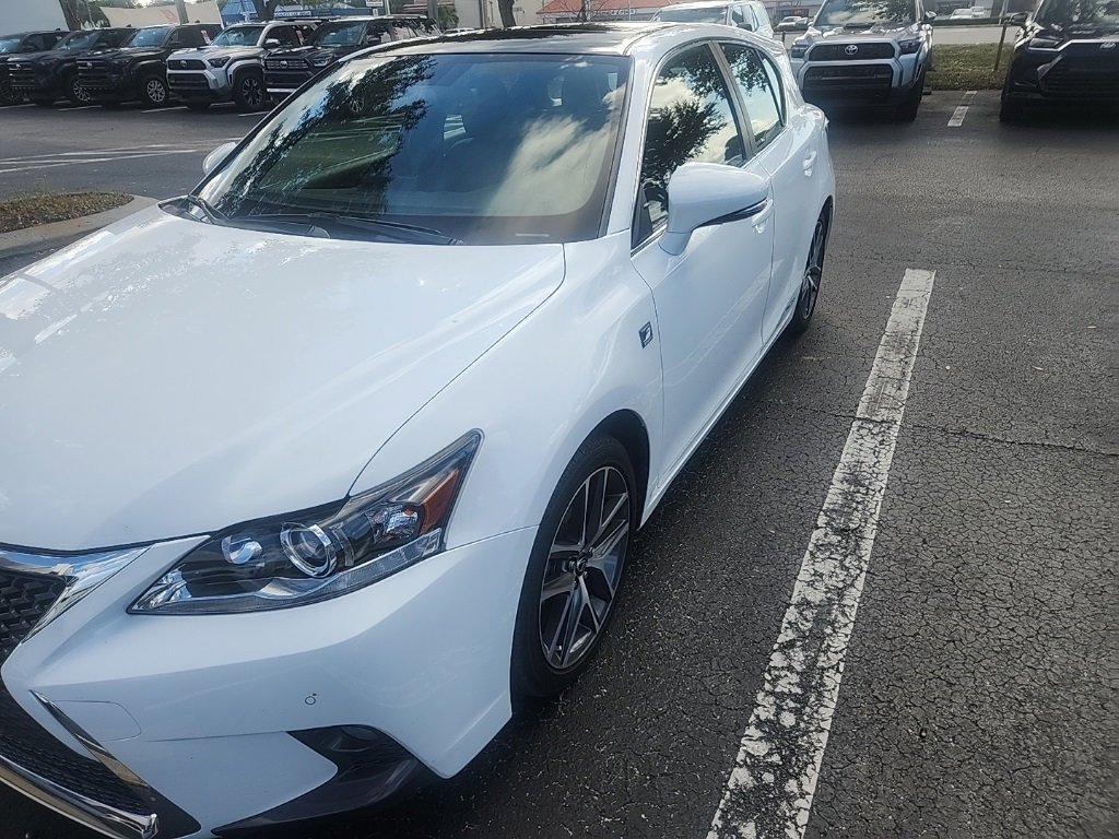 Used 2016 Lexus CT 200h image 3