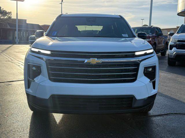 Used 2026 Chevrolet Traverse LT w/ Driver Confidence Package FWD image 2