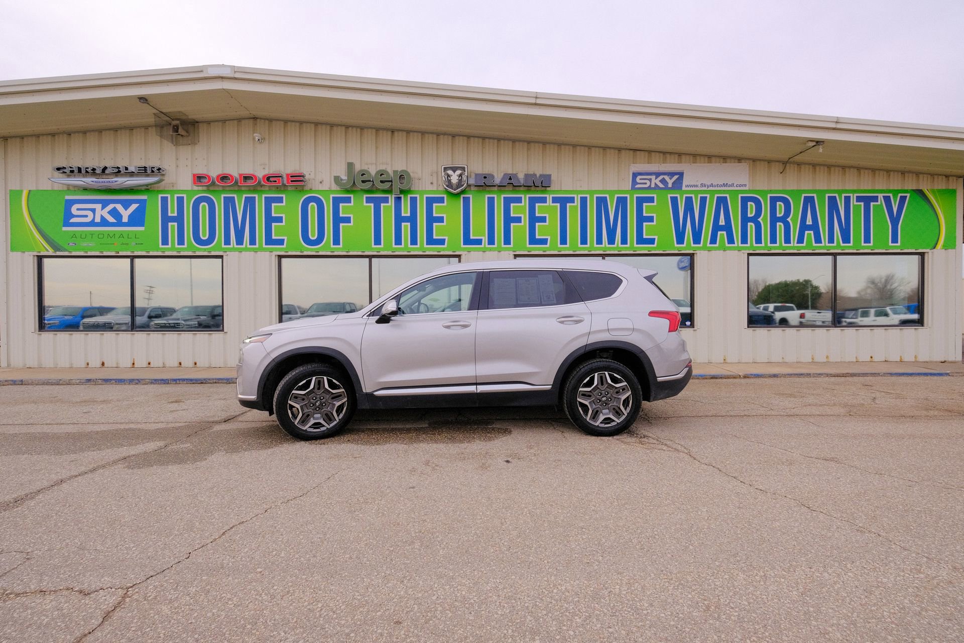 Used 2023 Hyundai Santa Fe SEL Convenience image 2