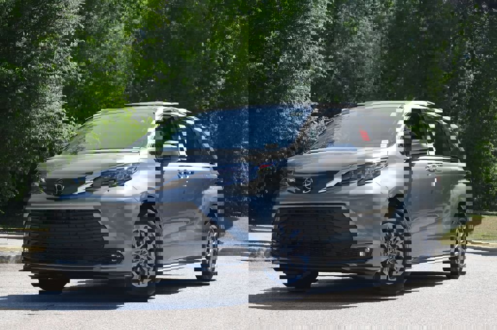New 2026 Toyota Sienna XLE image 1