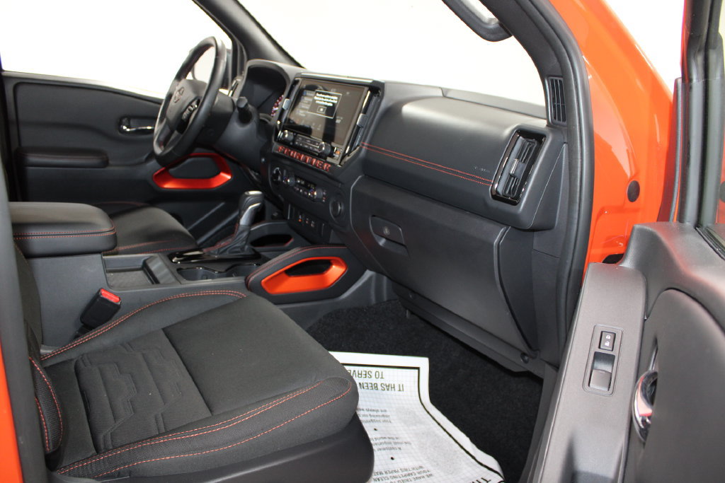 Used 2025 Nissan Frontier PRO-4X AWD/4WD image 19