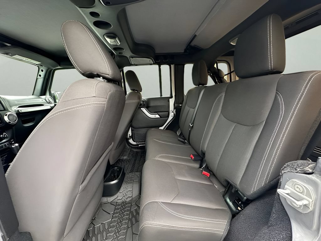 Used 2017 Jeep Wrangler Unlimited Sahara w/ Connectivity Group AWD/4WD image 22