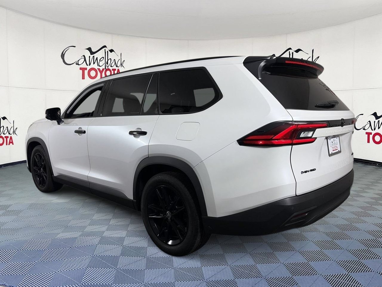 Used 2025 Toyota Grand Highlander AWD Hybrid image 5