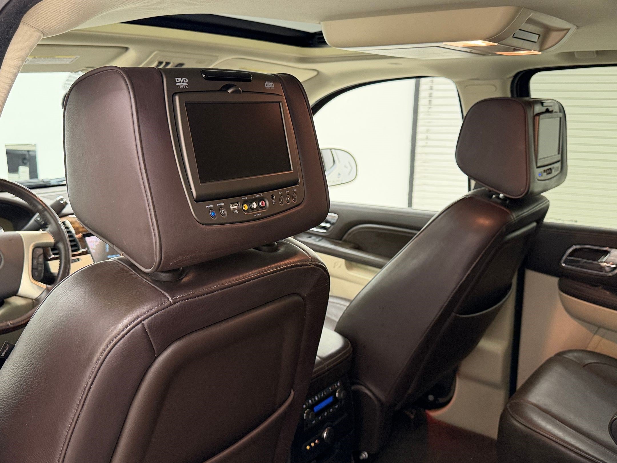 Used 2014 Cadillac Escalade Platinum AWD/4WD image 25