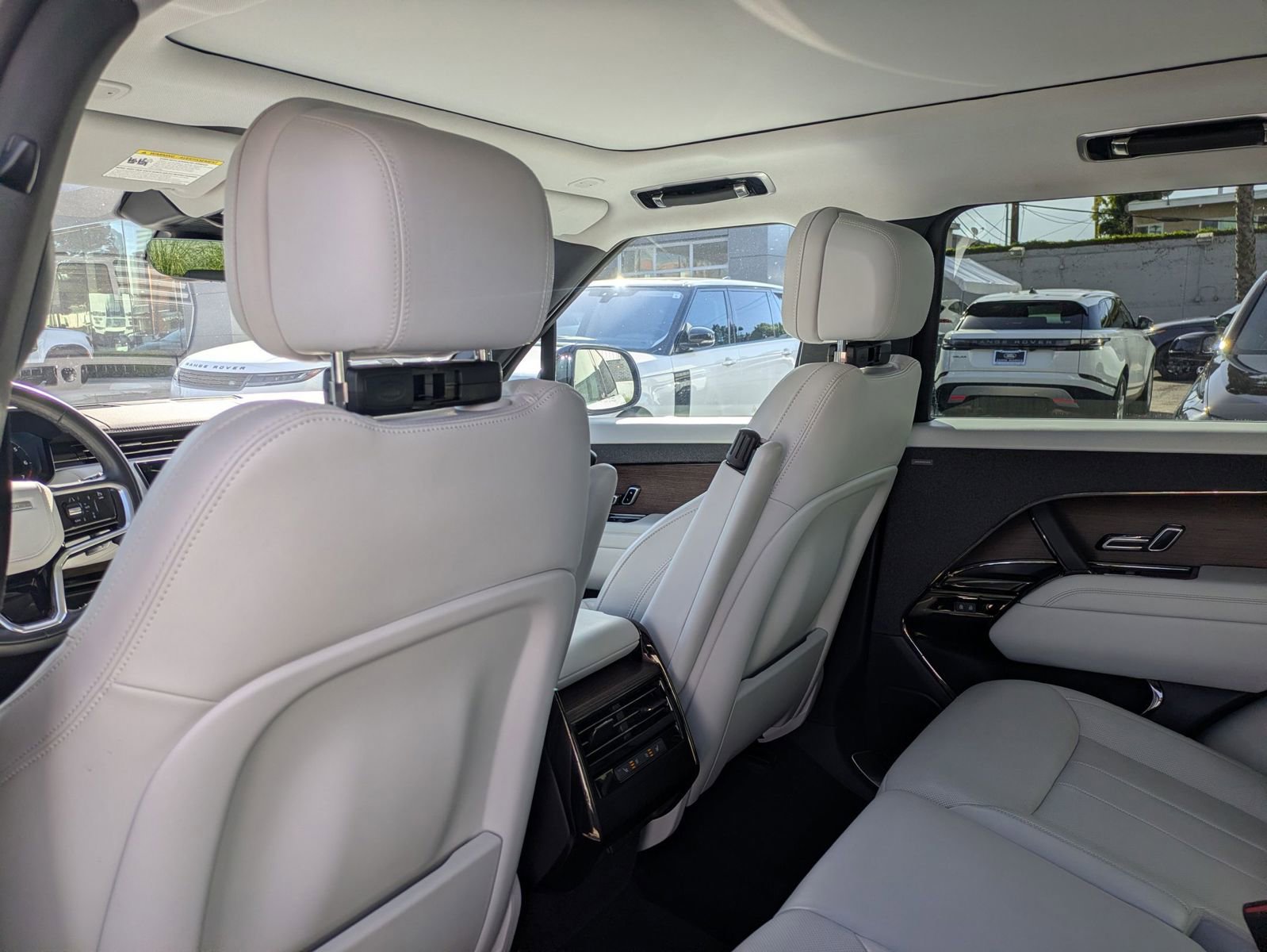 Used 2023 Land Rover Range Rover Sport SE AWD/4WD image 25